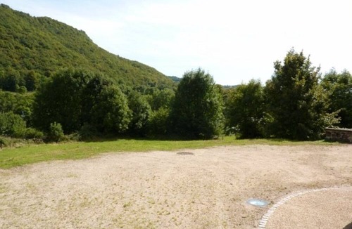 Saint-Martin-sous-Vigouroux Cottage | Charming 18th Century House, 4 pers, Pets allowed, Parking, Garden