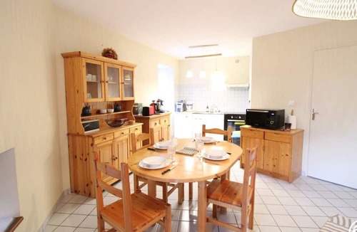 Saint-Martin-sous-Vigouroux Cottage | Charming 18th Century House, 4 pers, Pets allowed, Parking, Garden