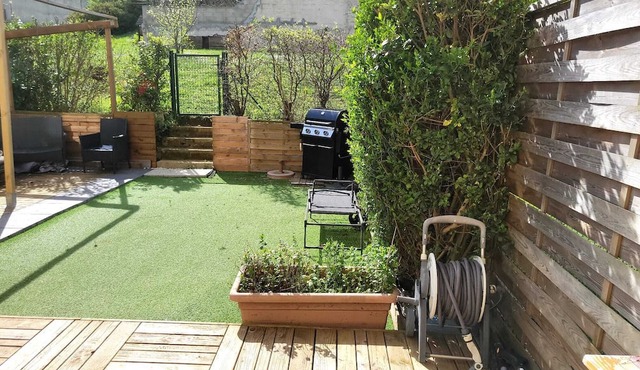 Duplex Plein Pieds Avec Jardin et Terrasse au Pied du Tramway à 10 min de Paris