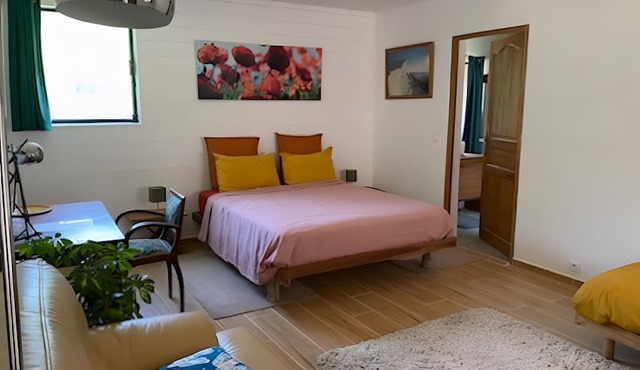 Bed and Breakfast 'Le Palmier D'Alice - Chambre' with Shared Terrace, Shared Garden and Wi-Fi