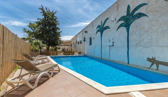 Country House 'Casa Rural Cal Pallol' with Private Pool, Wi-Fi and Air Conditioning
