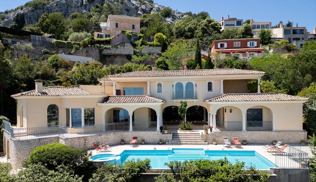 Elegant classic villa perched above Monaco