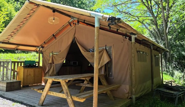 Nature Comfort 3-Room Lodge for 5 People (No Bathroom)