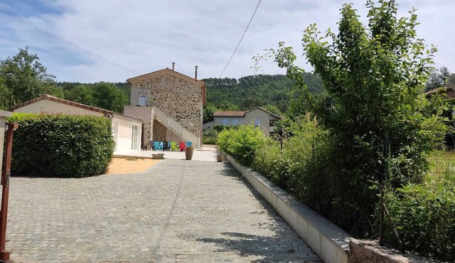 Mas de la Chataigneraie: Lilas Vacation Rental with Shared Pool Near Vallon-Pont-d'Arc