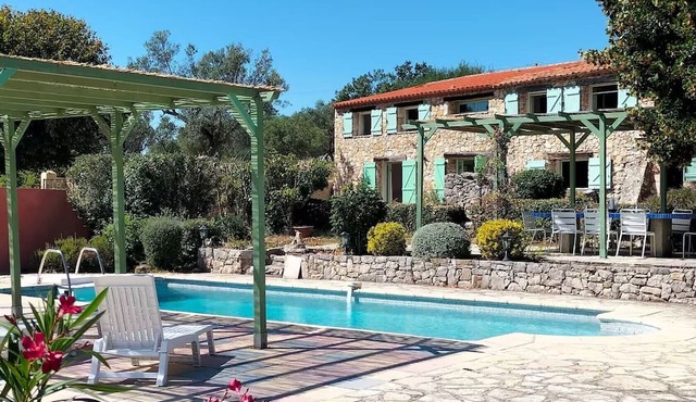 Villa 'Lou Peiraverde' with Private Pool, Private Terrace and Wi-Fi