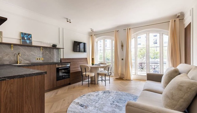 Elegant 6-person apartment - Bd Voltaire
