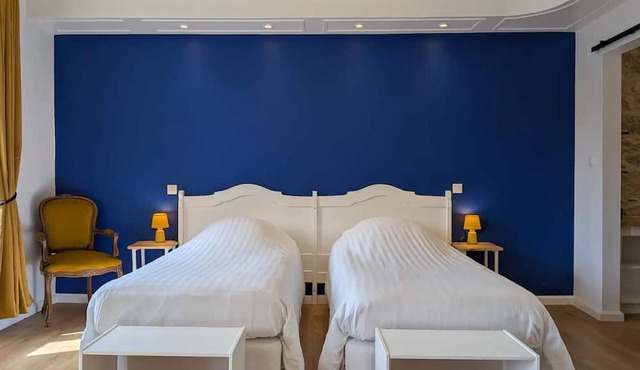 Flexible & comfy guest room with mountain view