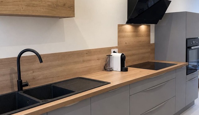 Renovated, fully equipped 4-bedroom house with a garden