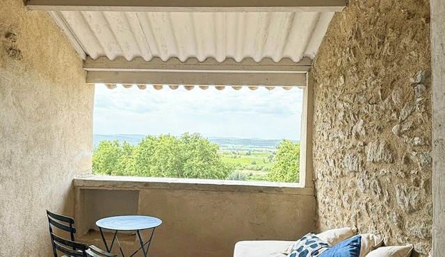 Renovated arty duplex in the heart of Lubéron