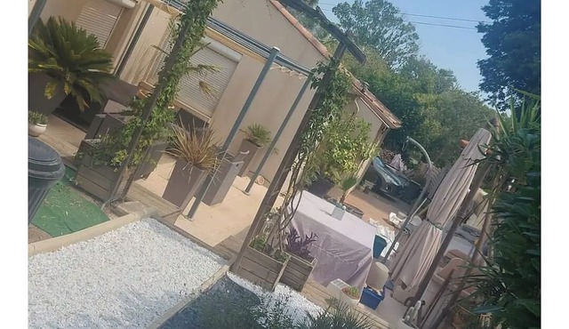 Villa with a private pool in a quiet, secluded location in Montpellier